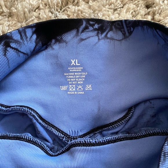 Yeoreo Tie Dye Butt Scrunch Shorts - Picture 4 of 4